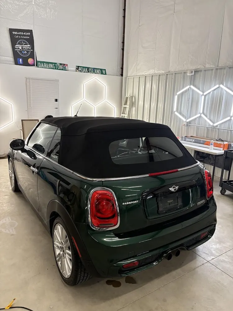 Green MINI convertible photographed by Beatriz Gonzalez in her Google review